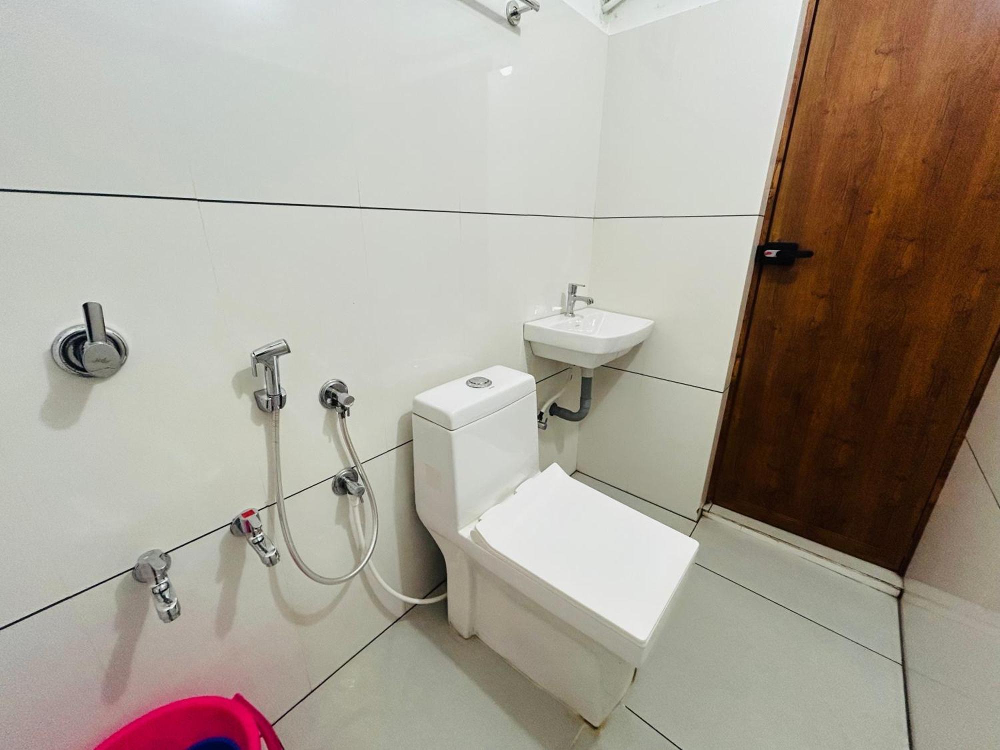 Rio Rooms Medical College Kozhikode Bagian luar foto